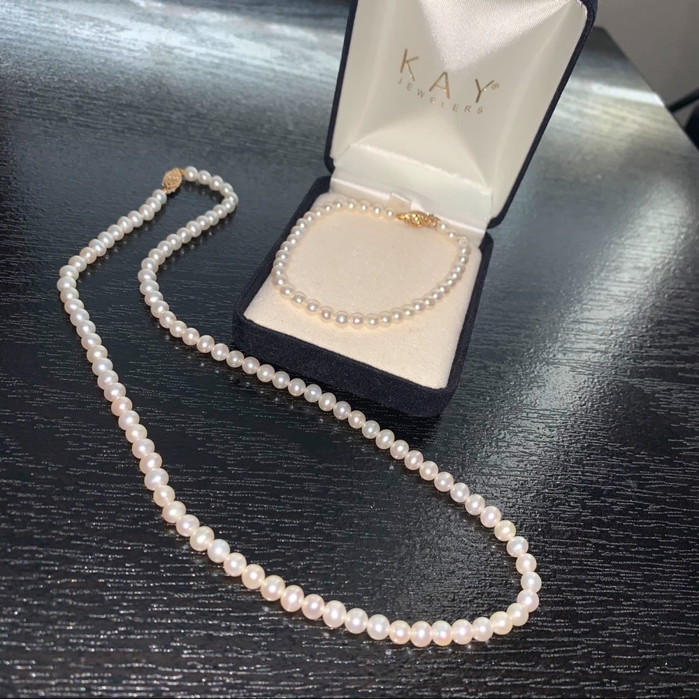 Classic Pearl Necklace/Bracelet set